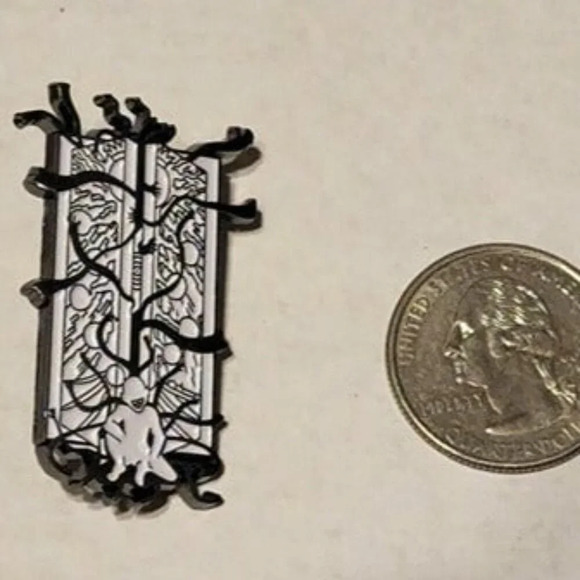 Fullmetal Alchemist Gate of Truth Enamel Pin - Picture 3 of 4